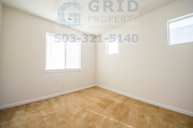 Building Photo - Beautiful 3BR Townhome