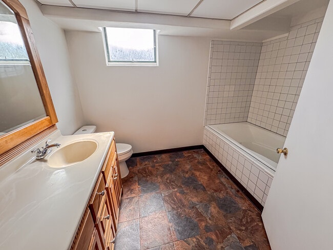 Building Photo - 702 Melton St