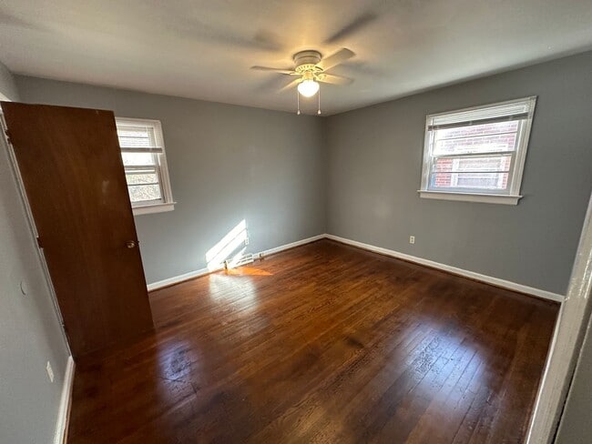 Building Photo - 3 bedroom house in Fulton Hill! Laundry, Central HVAC All electric, big fenced yard, hardwoods