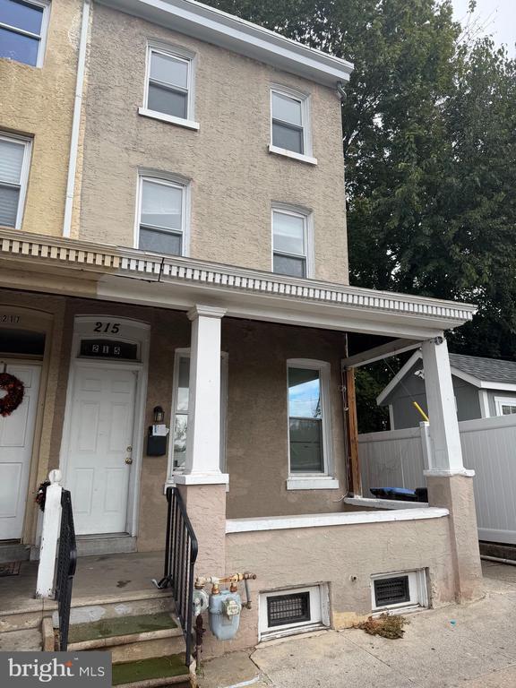 Building Photo - 215 W Airy St