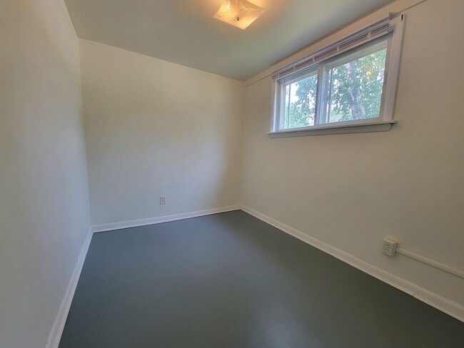 Building Photo - 412 Starr Ave