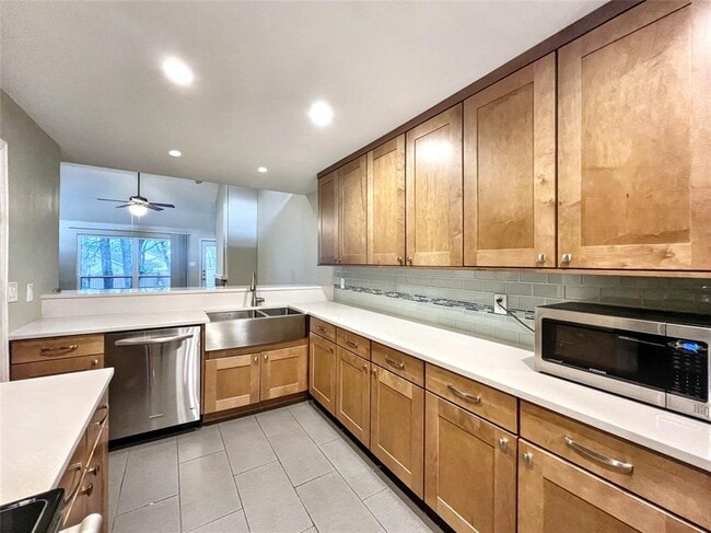 Building Photo - 8305 Greenslope Dr