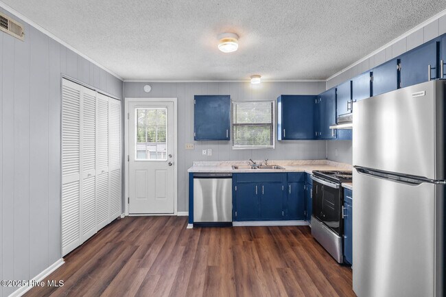 Building Photo - 107 Ravenwood Dr