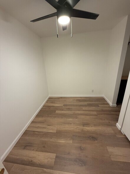 Building Photo - 5300 E Waverly Dr