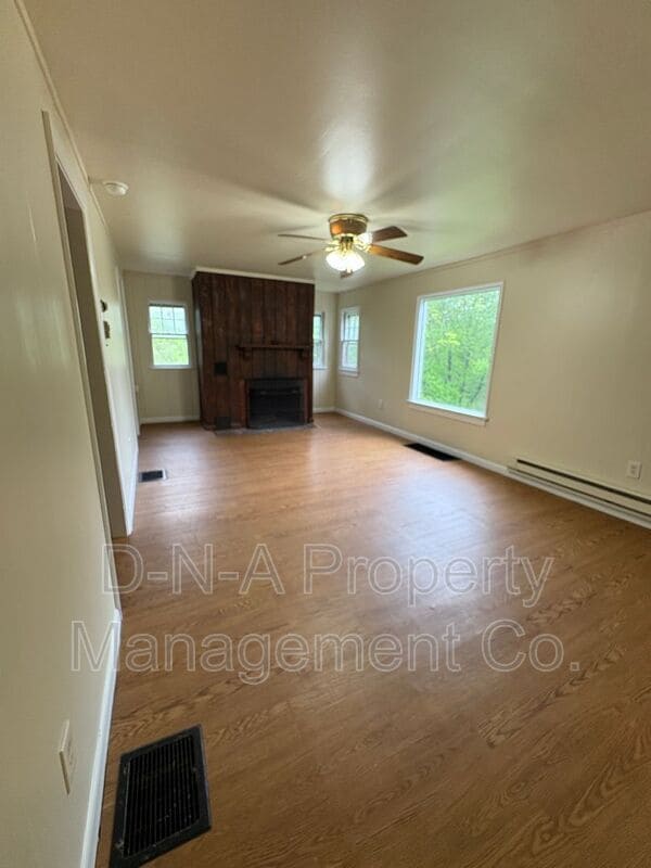 Building Photo - 448 Zinc Ln