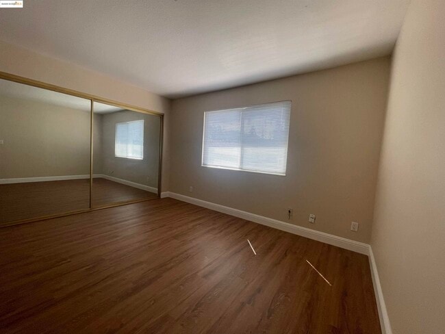 Building Photo - 35 Fountainhead Ct
