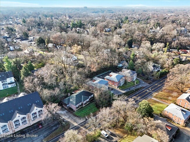 Building Photo - 2726 Brownsboro Rd