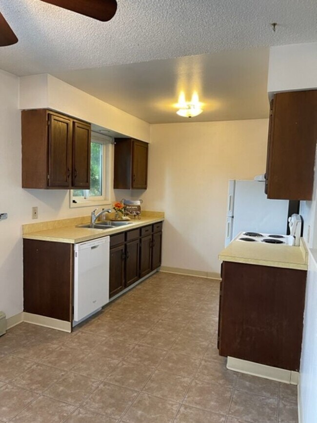 Building Photo - 410 N 19th Ave