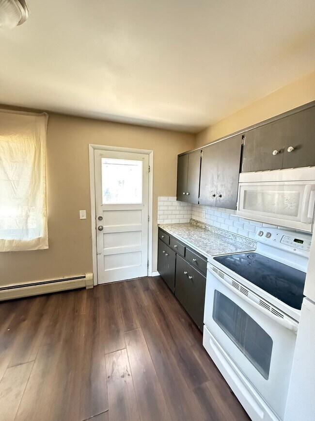 Primary Photo - 2 bedroom in the heart of Denver! 1 month ...