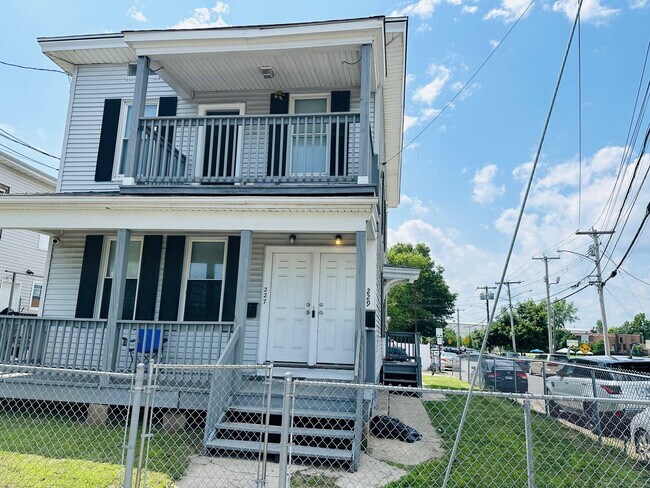 Primary Photo - 227 Newfield Ave