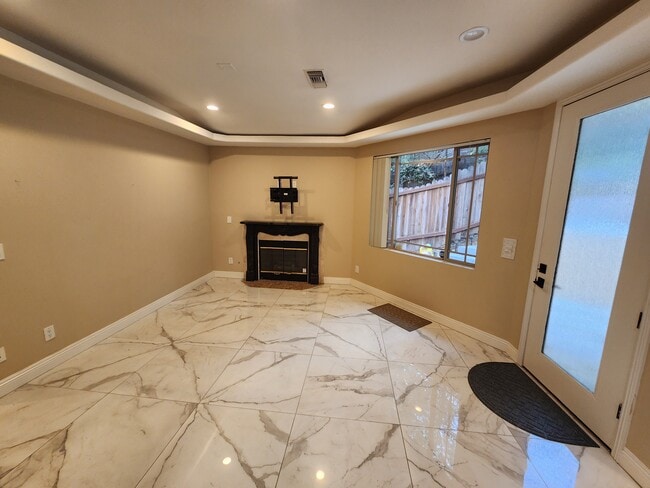 Building Photo - 11131 Sunshine Ter