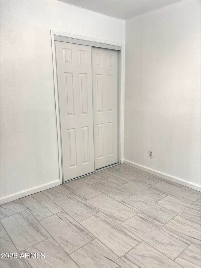 Building Photo - 2135 Hohokam Dr