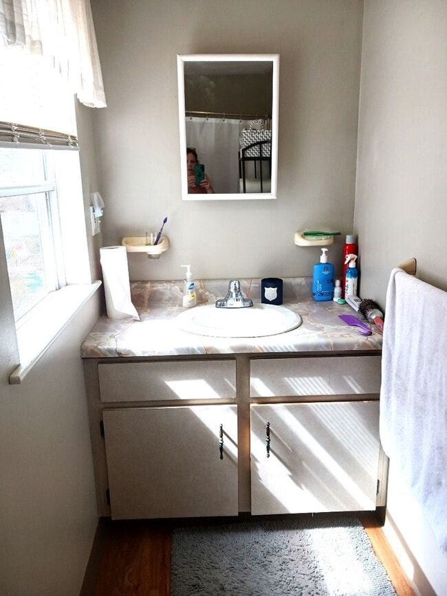 Building Photo - Plymouth/Whitehorse Beach, Fully Furnished...