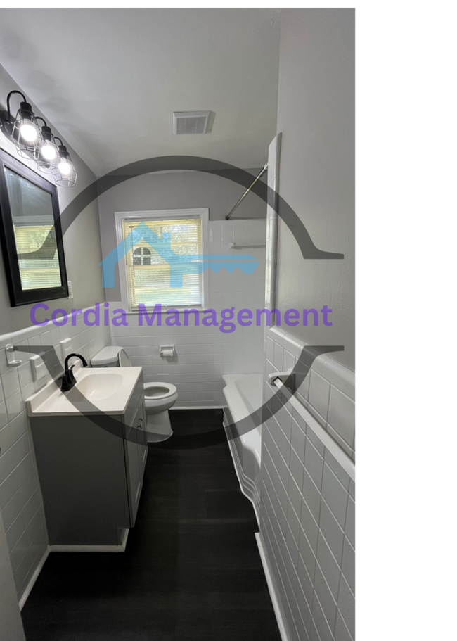 Building Photo - Charming 3 Bedroom Near Downtown.