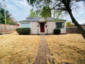 Building Photo - Cute 3 Bedroom Home in the Heart of West S...