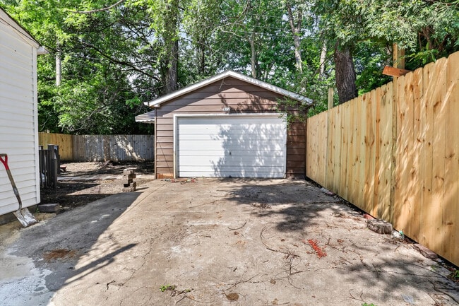 Building Photo - 9722 S Merrion Ave