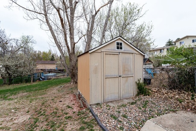 Building Photo - Stunning Ranch Style Home in East Colorado Springs!