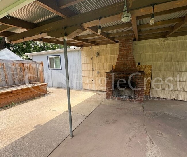 Building Photo - Three Bedroom, Two Bathroom House with Fenced Yard and Outdoor Fireplace