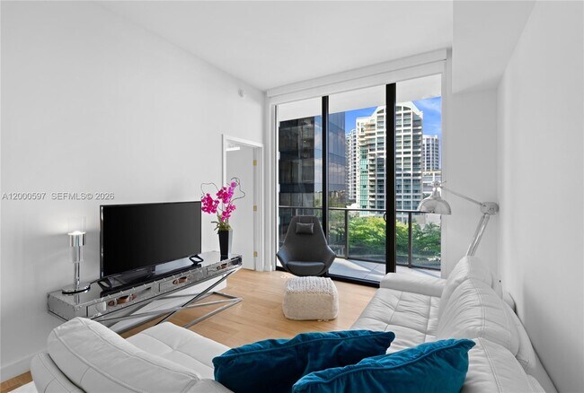 Building Photo - 2678 Tigertail Ave