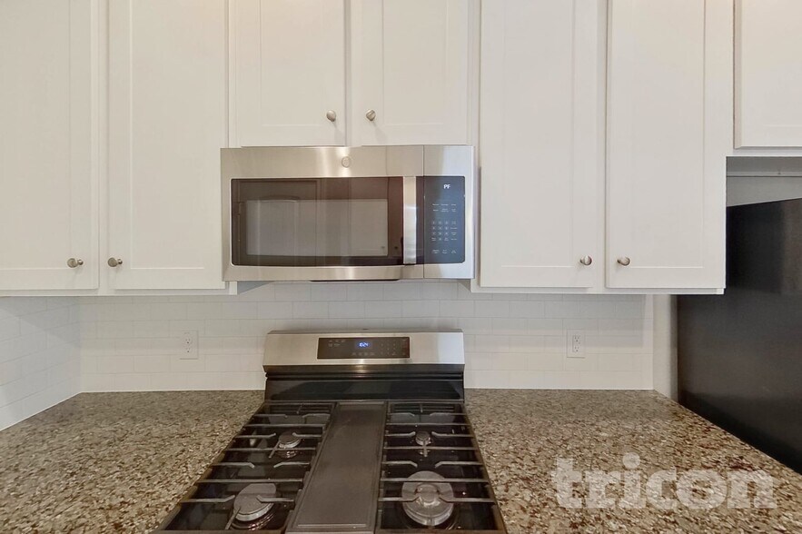 Building Photo - 523 Long Prairie Dr