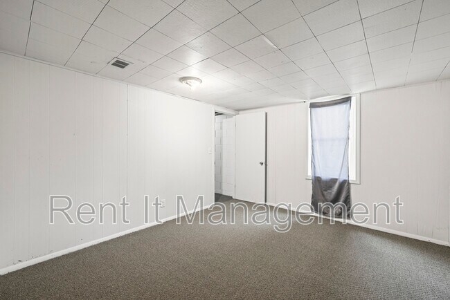 Building Photo - 3501 Redick Ave