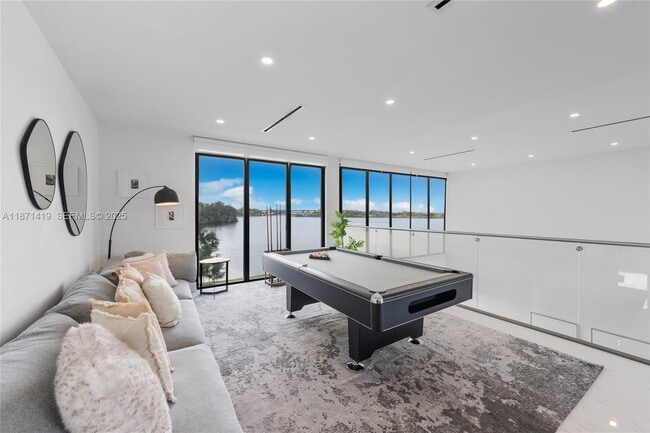 Building Photo - 5420 SW 72nd Ave