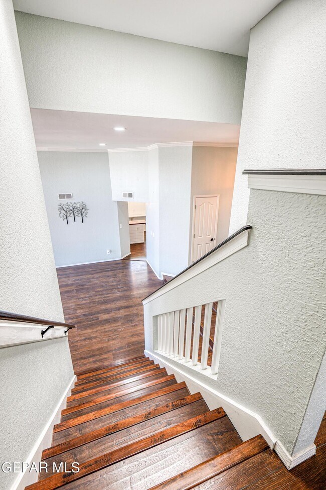 Building Photo - 6821 Pearl Ridge Dr