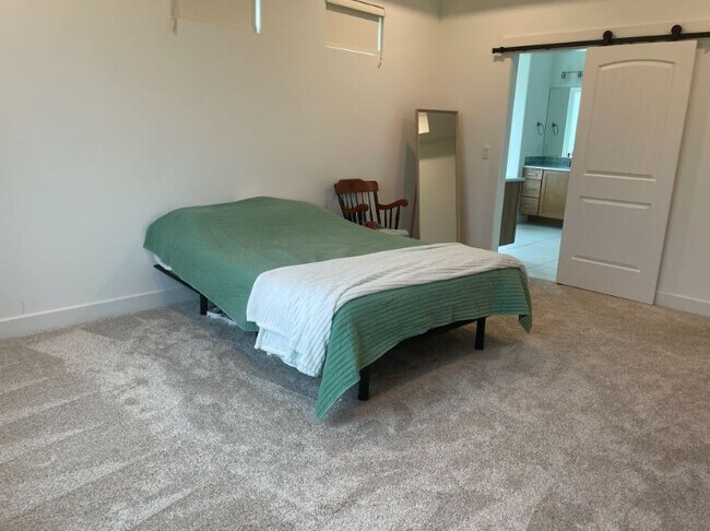 Building Photo - 2702 N Eagle St