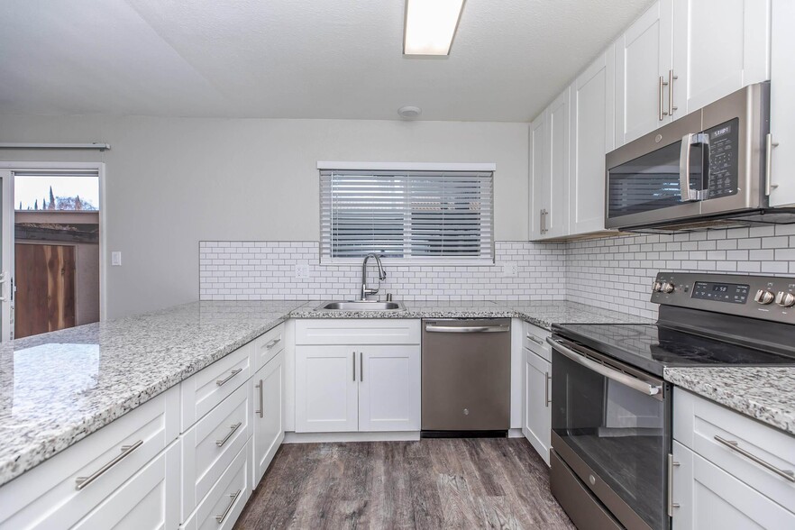 Building Photo - Southwood Townhome Apartments