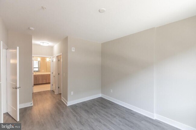 Building Photo - 145 Riverhaven Dr