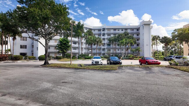 Building Photo - 4640 Lucerne Lakes Blvd W