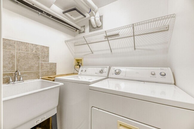 Building Photo - 5943 Culebra Ct