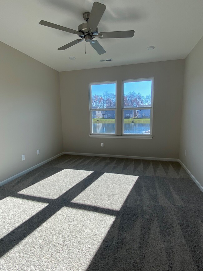 Building Photo - 1511 Summerview Ln