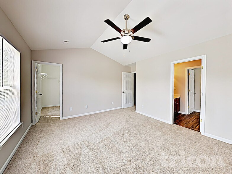 Building Photo - 8716 Rozumny Dr