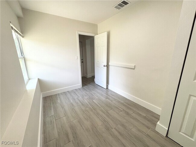 Building Photo - 561 Wood Ave