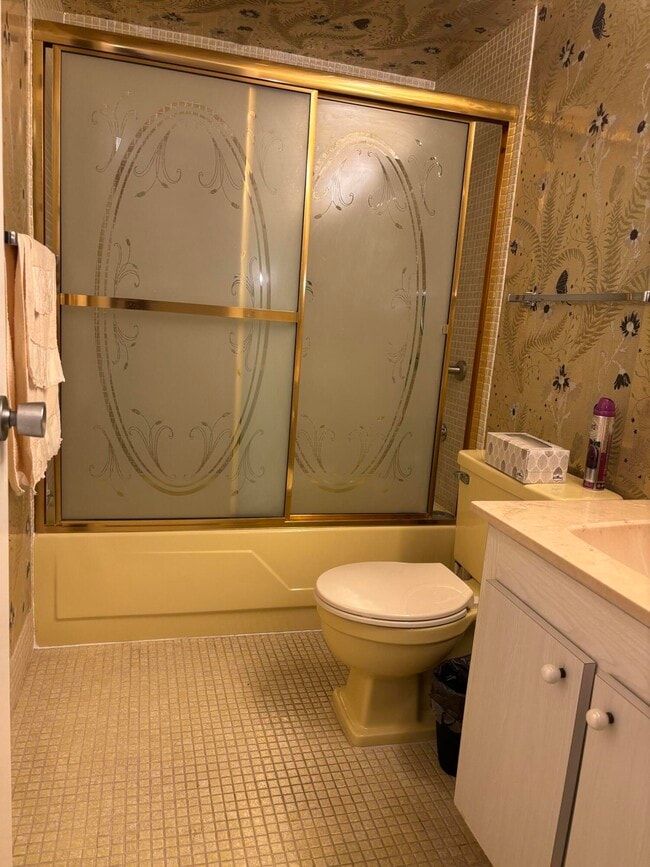 Building Photo - 24 Golfs Edge