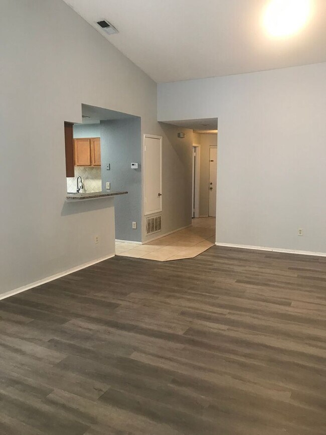 Building Photo - 7814SBC(100)