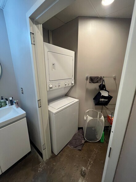 Building Photo - 201 Hull St