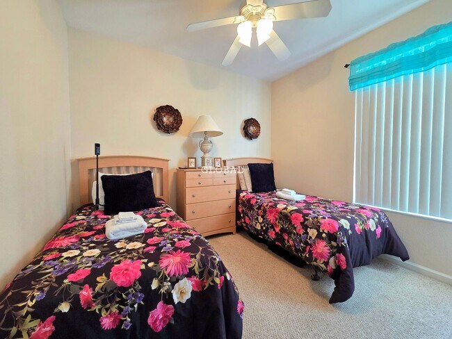 Building Photo - Spacious 3-bed, 2-bath Condo with Amenitie...
