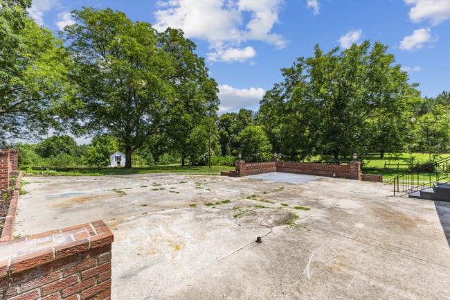 Building Photo - 1644 Sims Bridge Rd