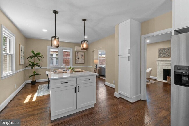 Building Photo - 3027 Lavender Ave