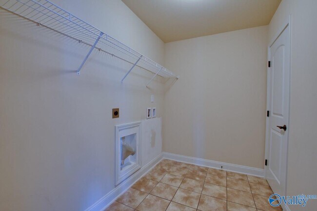 Building Photo - 5010 Montauk Trail SE