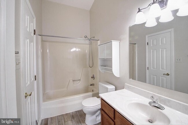 Building Photo - 42 Victoria Square