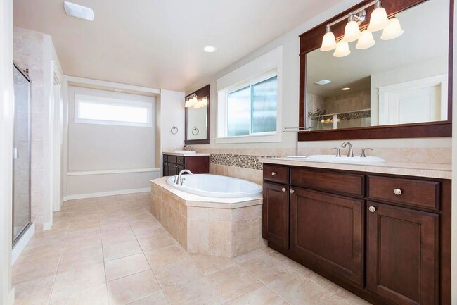 Building Photo - GORGEOUS 5 Bedroom Home in Sammamish