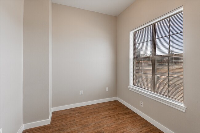 Building Photo - 1616 Avenue N