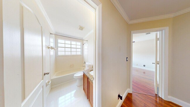 Building Photo - 113 Canterbury Pl