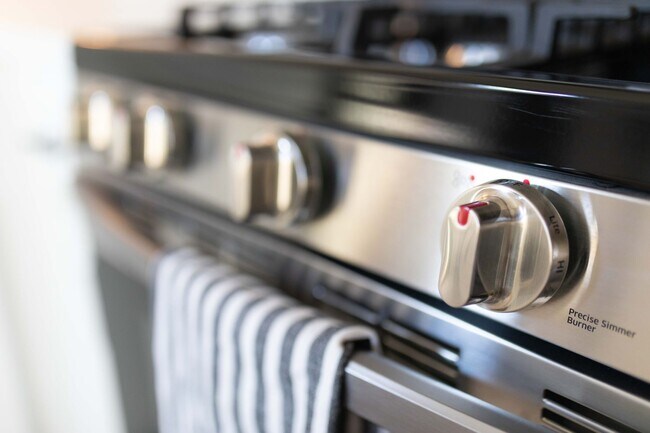 Building Photo - 617 E Chestnut St