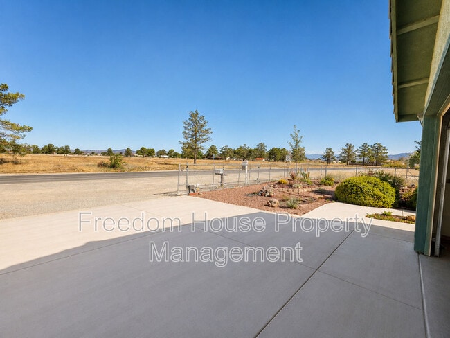 Building Photo - 3066 E Mount Charleston Dr