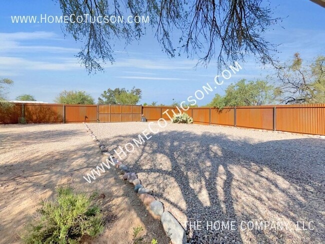 Building Photo - 8628 N Placita Del Cardo