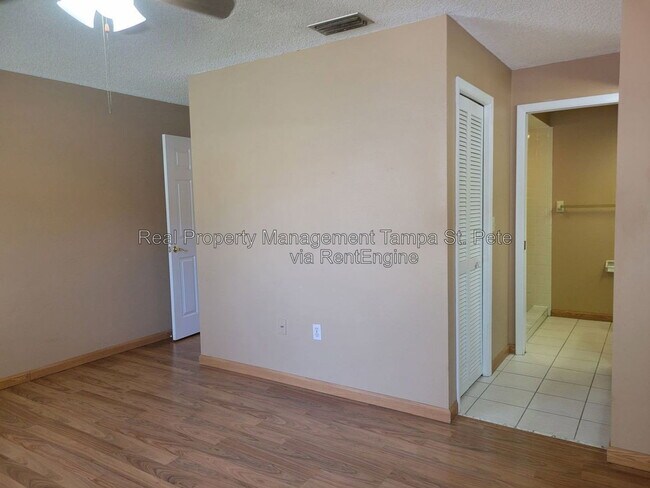 Building Photo - 2024 Sheffield Ct